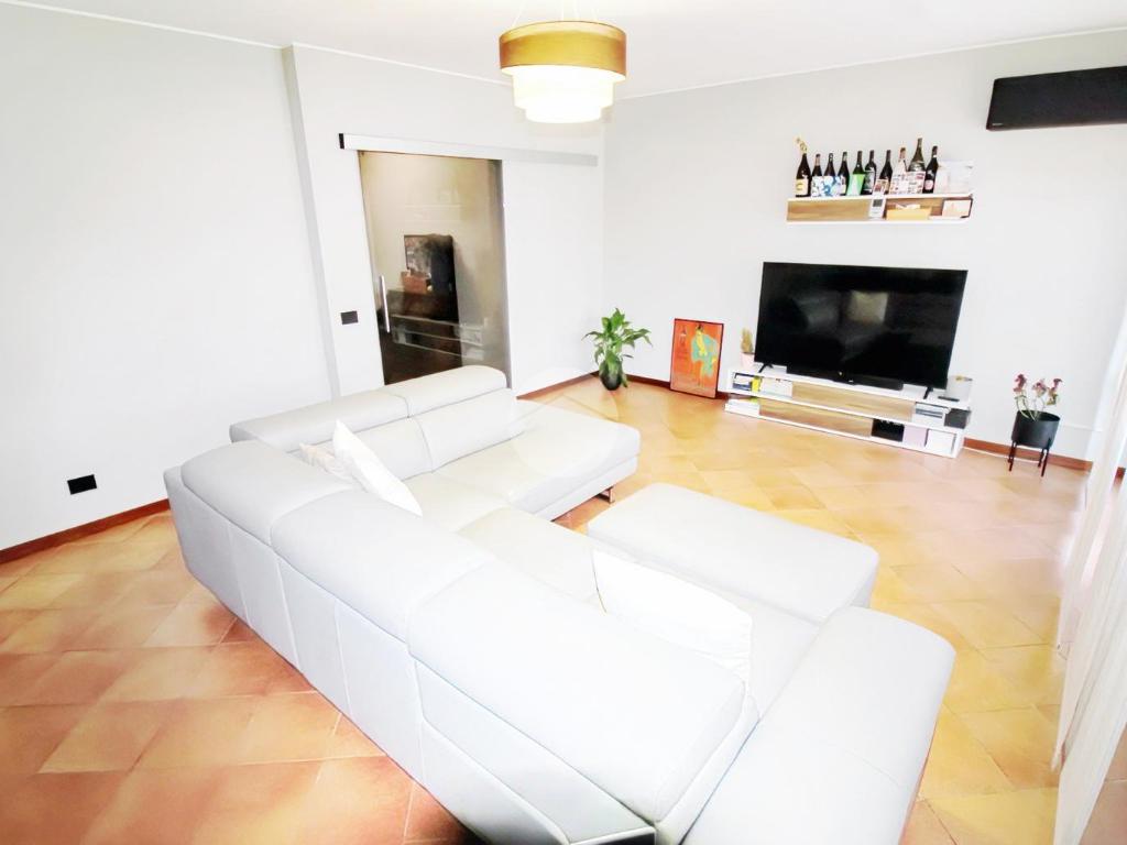 3 bedrooms Villa in Colorno, Italy No. 52361