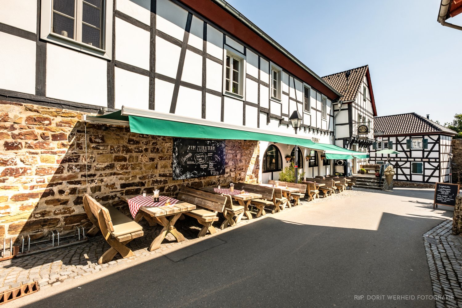 9 rooms Cafe / restaurant in Rhein-Sieg, Germany No. 275509