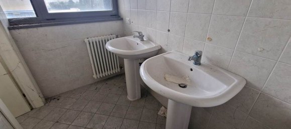 862m² Warehouse in Forlì, Italy No. 112182 11