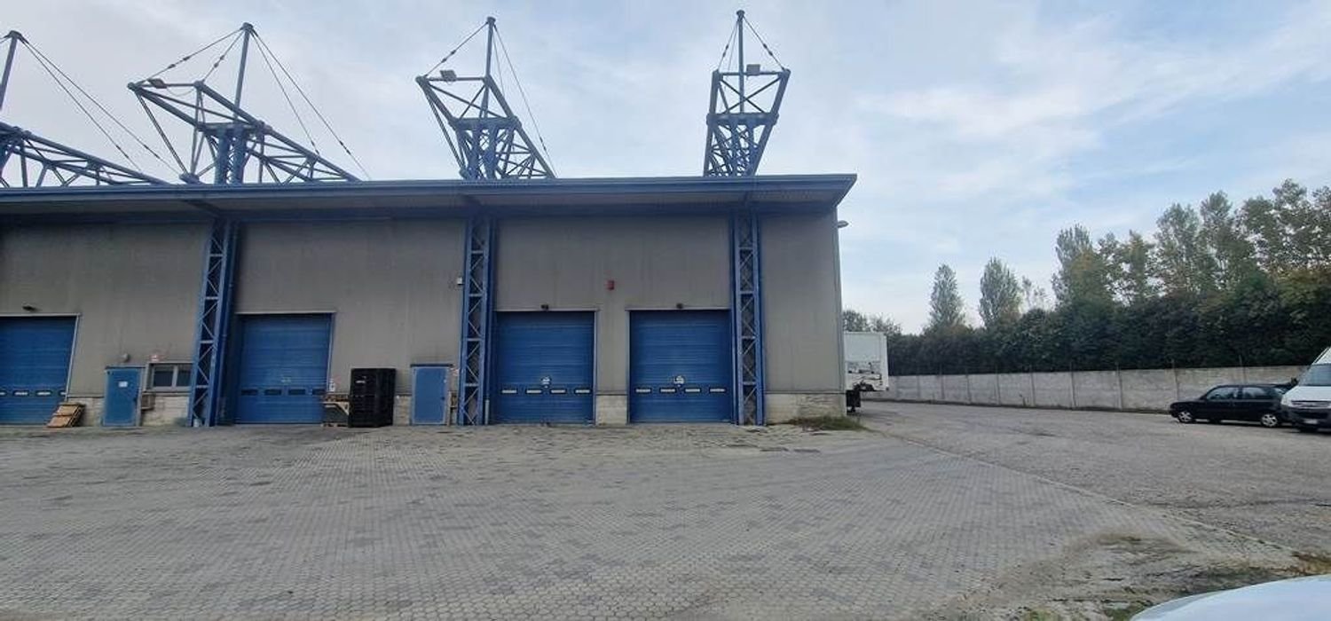 862m² Warehouse in Forlì, Italy No. 112182