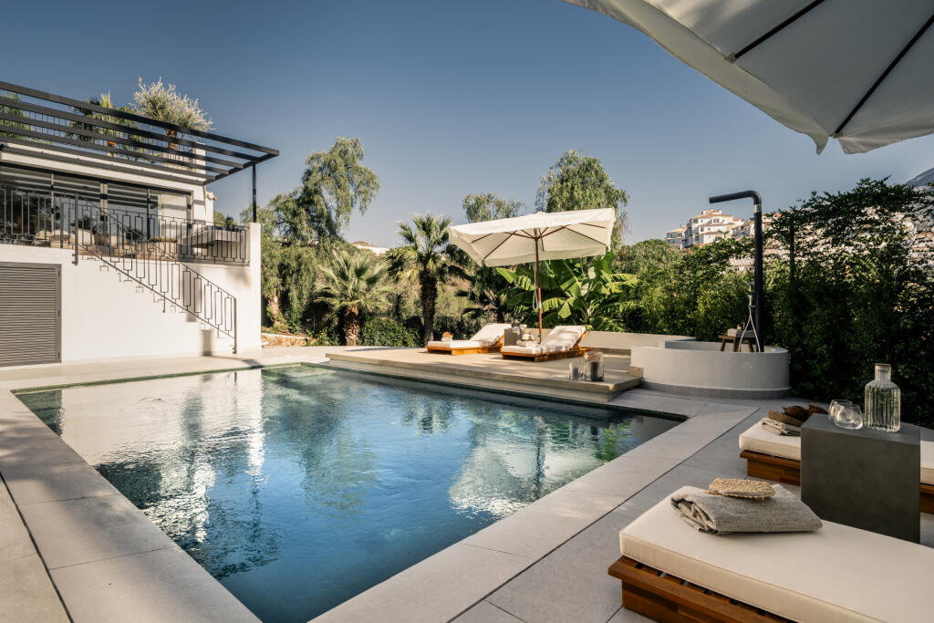 5 bedrooms Villa in Marbella, Spain No. 71363