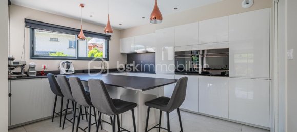 4 Schlafzimmer Villa in Brie-et-Angonnes, France, Nr. 339761 3