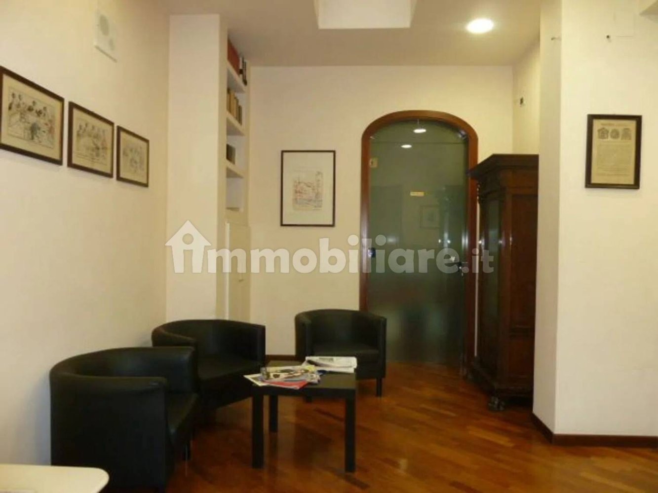 125m² Office in San Benedetto del Tronto, Italy No. 329148