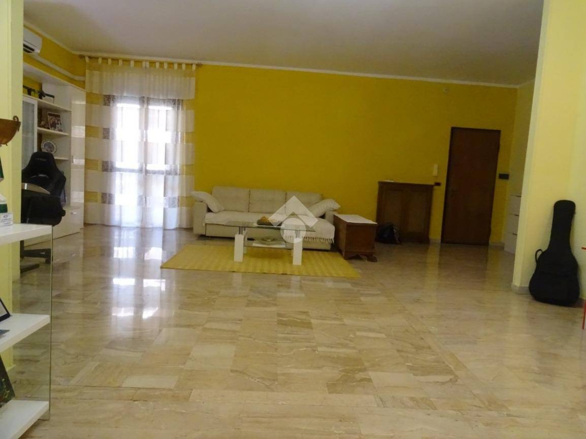 Apartamento de 2 dormitorios en Alessandria, Italy No. 301071