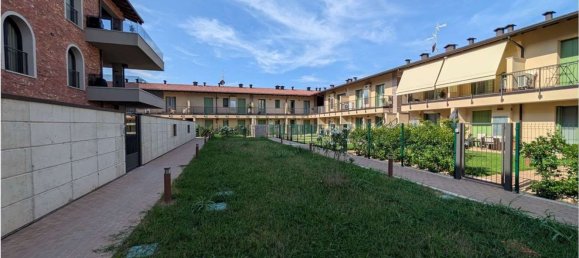 2 bedrooms Apartment in Osio Sopra, Italy No. 338614 2