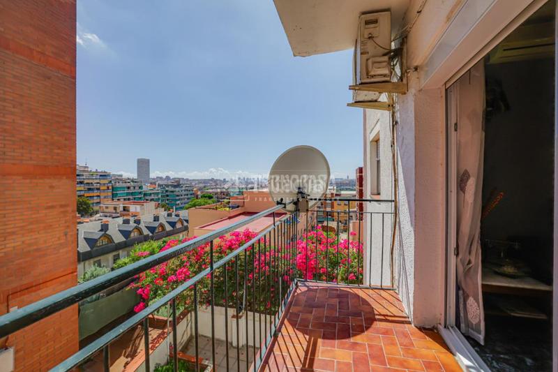 3 bedrooms Apartment in Santa Coloma de Gramenet, Spain No. 282486