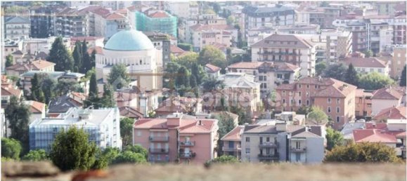 Villa de 3 dormitorios en Bergamo, Italy No. 14010 3