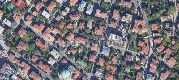 Villa de 3 dormitorios en Bergamo, Italy No. 14010 2