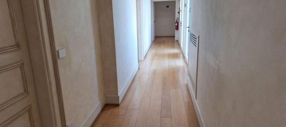 Edificio en Fano, Italy 760 m² No. 372517 2