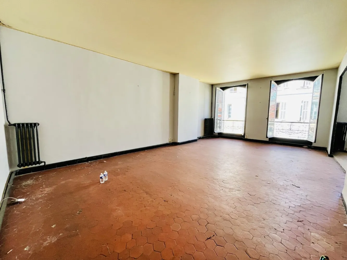 2 bedrooms Apartment in Marseille, France No. 339648