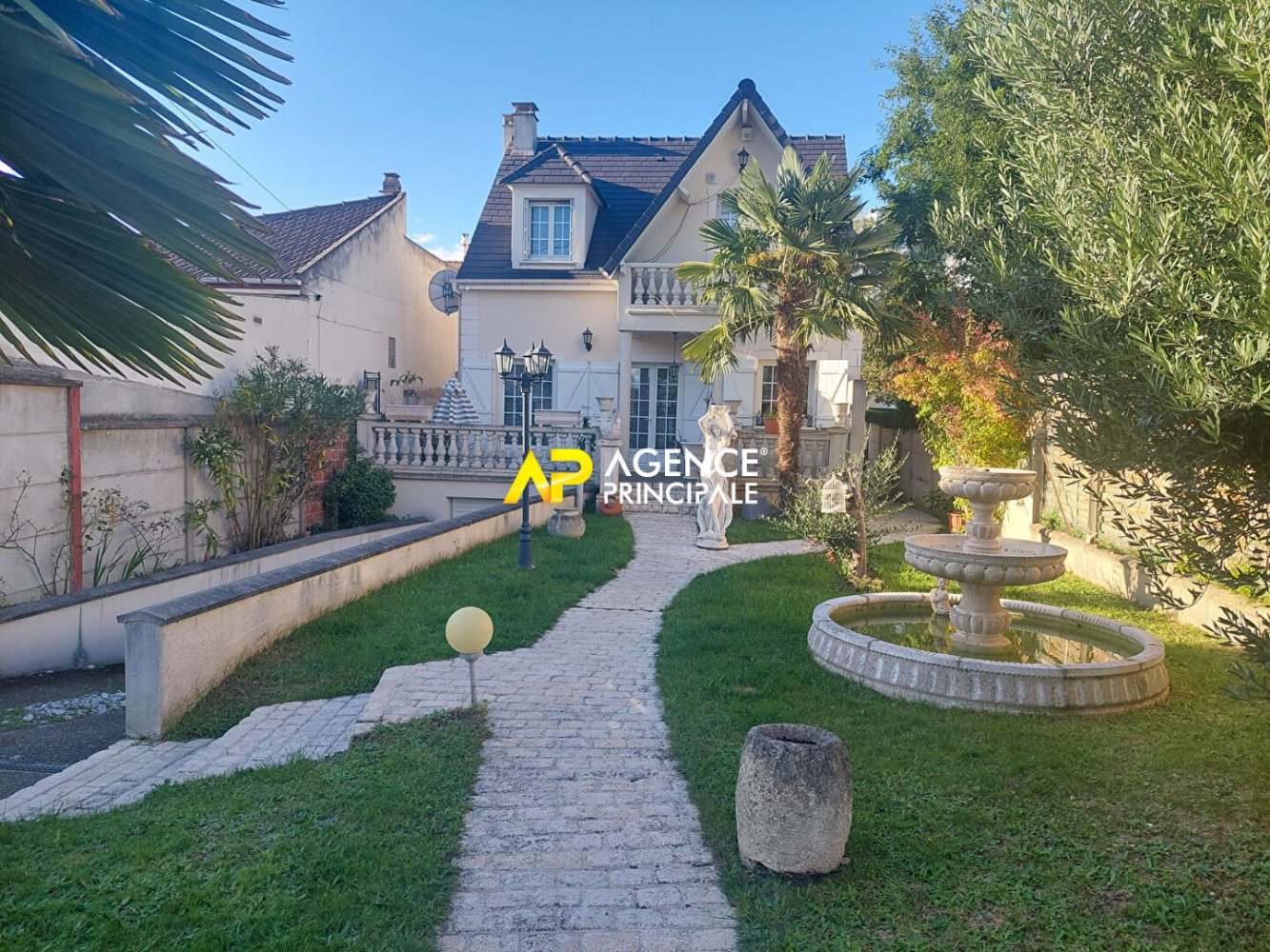 4 bedrooms Villa in Bezons, France No. 167847