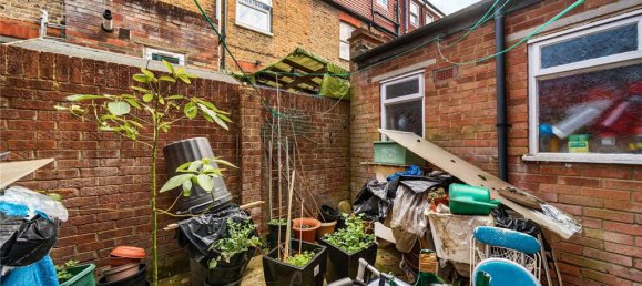 3 bedrooms House in Shepherds Bush, United Kingdom No. 12187 13