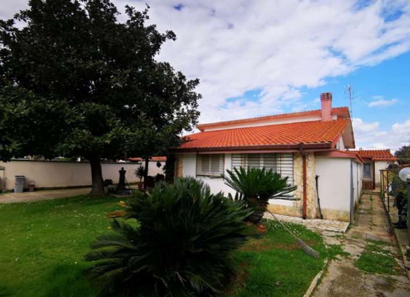 8 bedrooms Apartment in Latina, Italy No. 381782