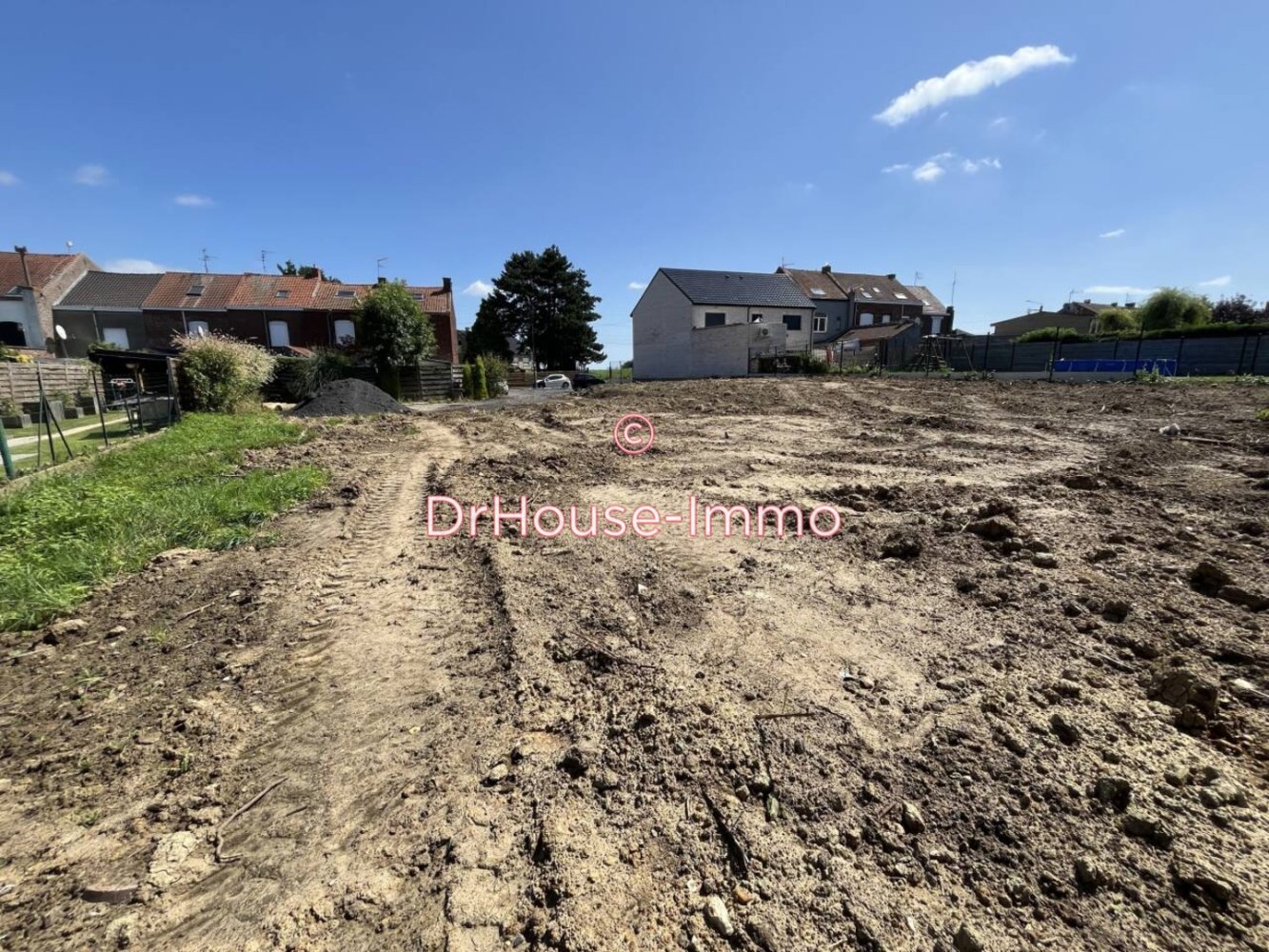 758m² Land in Halluin, France No. 44476