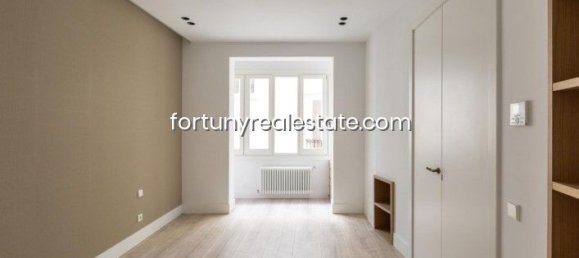 4 bedrooms Apartment in Madrid, Spain No. 110062 26