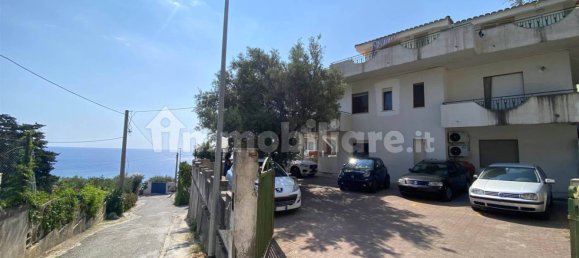 Apartamento de 3 dormitorios en Stalettì, Italy No. 226339 18