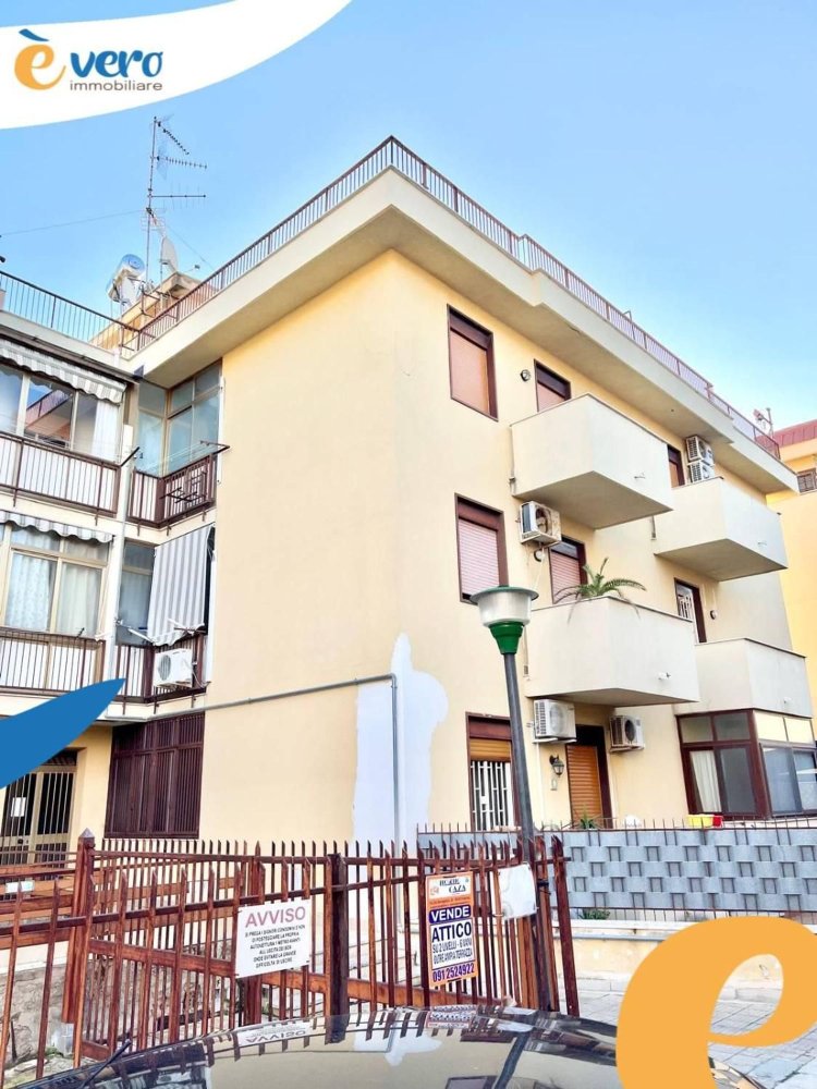 4 rooms Apartment in Palermo, Italy No. 274859