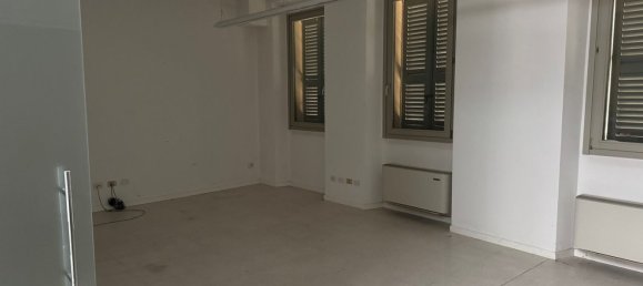 Oficina en Lodi, Italy 765 m² No. 364565 20