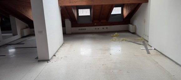 Oficina en Lodi, Italy 765 m² No. 364565 9