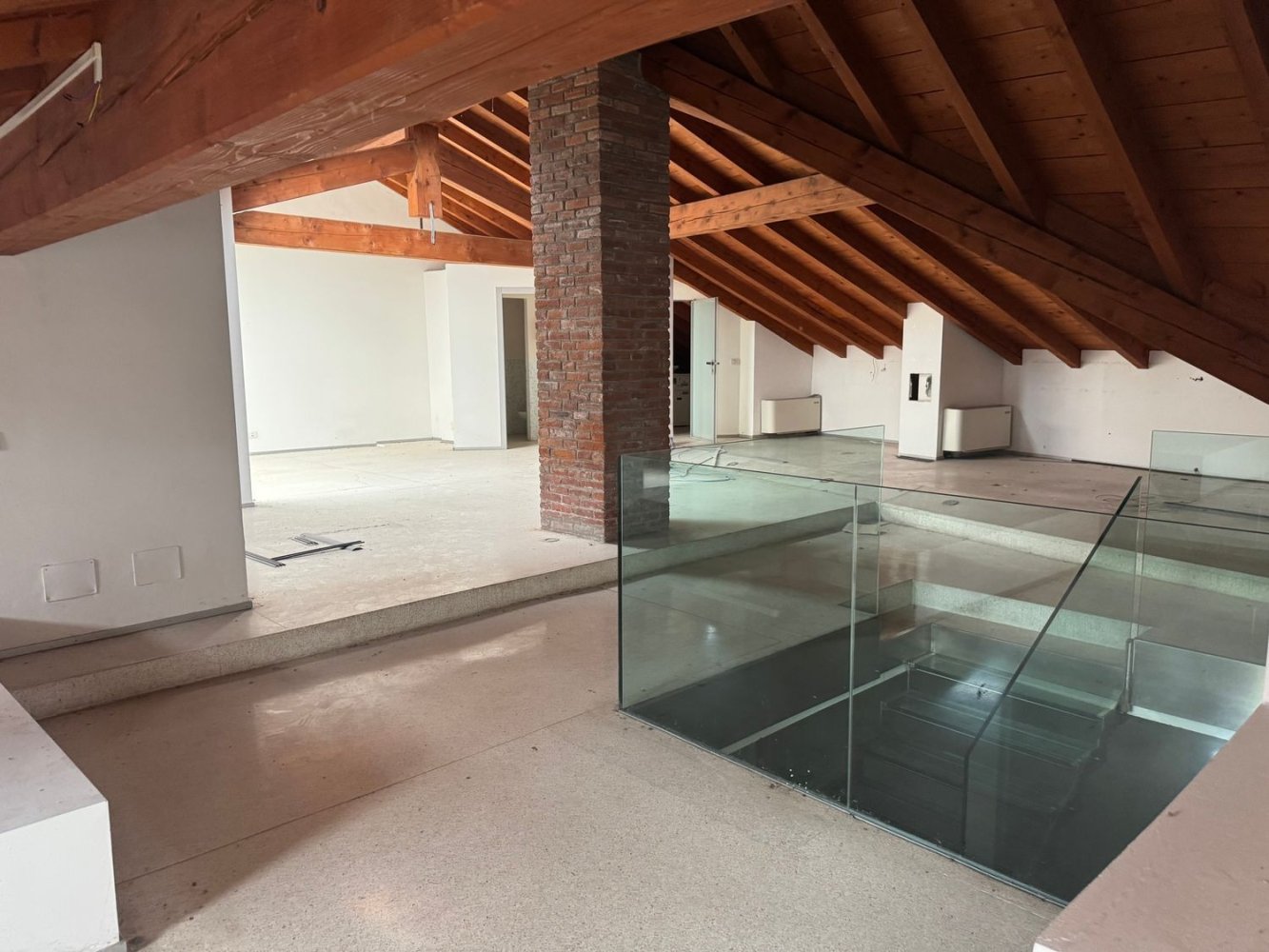 Oficina en Lodi, Italy 765 m² No. 364565