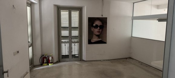 Oficina en Lodi, Italy 765 m² No. 364565 6