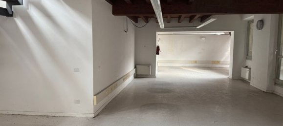 Oficina en Lodi, Italy 765 m² No. 364565 17