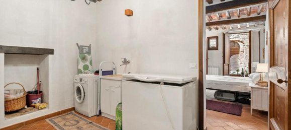 4 Schlafzimmer Wohnung in Città della Pieve, Italy, Nr. 53678 16