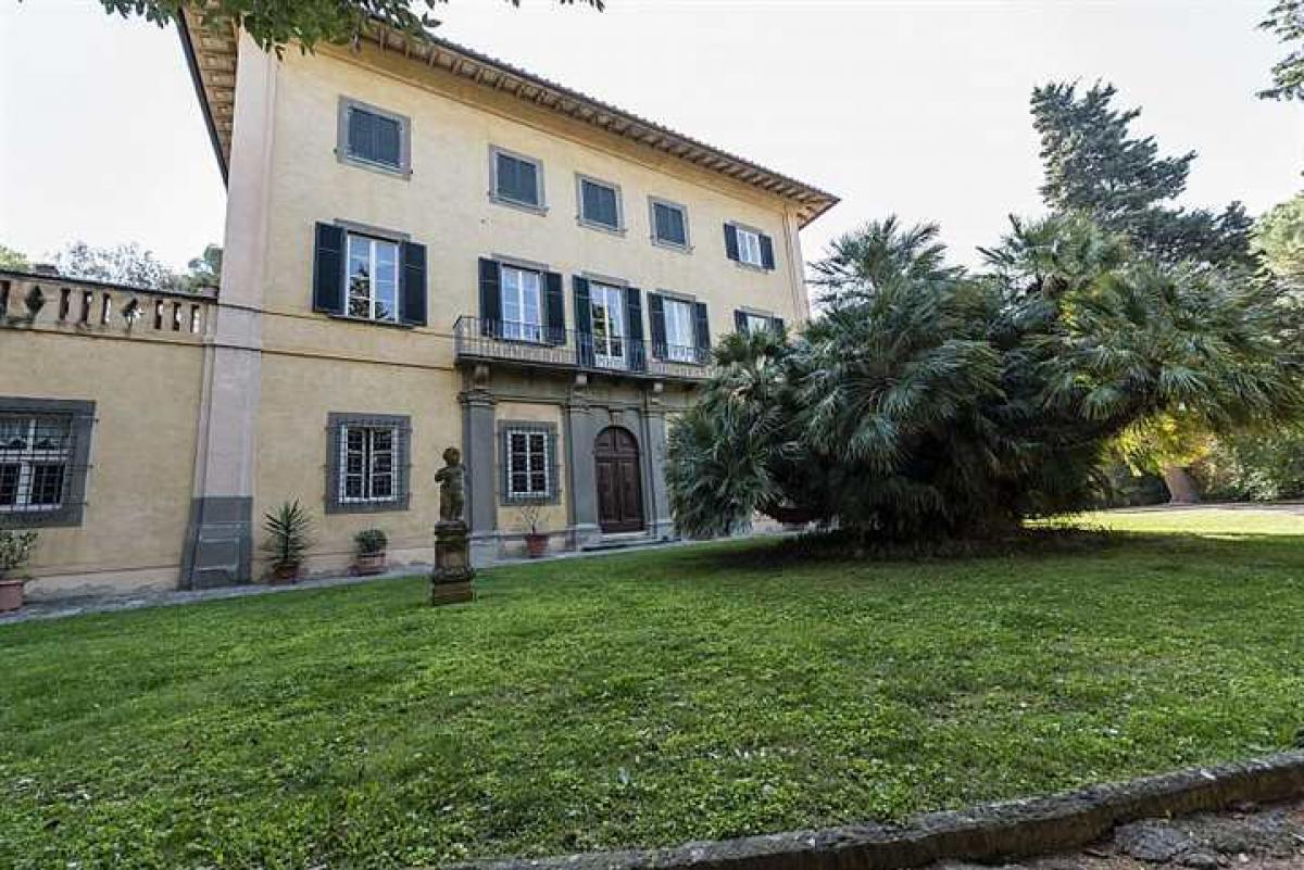 7 bedrooms Villa in Pisa, Italy No. 1419