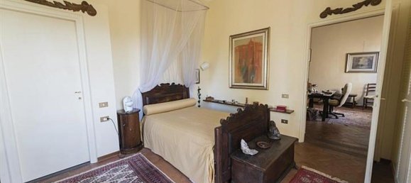 7 bedrooms Villa in Pisa, Italy No. 1419 8