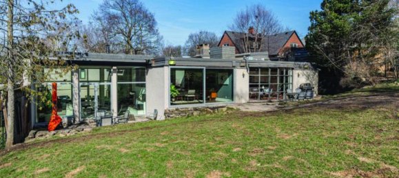 5 bedrooms House in Hamilton, Canada No. 101 2