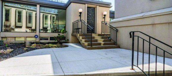 5 bedrooms House in Hamilton, Canada No. 101 7