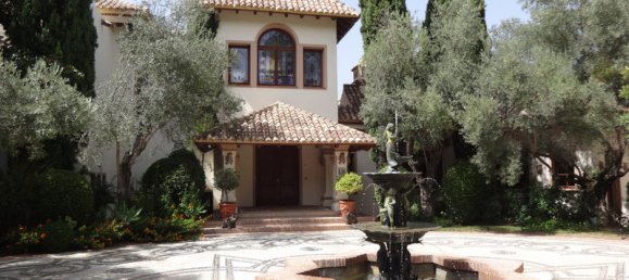 8 bedrooms Villa in Malaga, Spain No. 104572 2