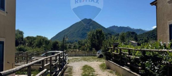 2 bedrooms Apartment in Opi, Italy No. 268133 3