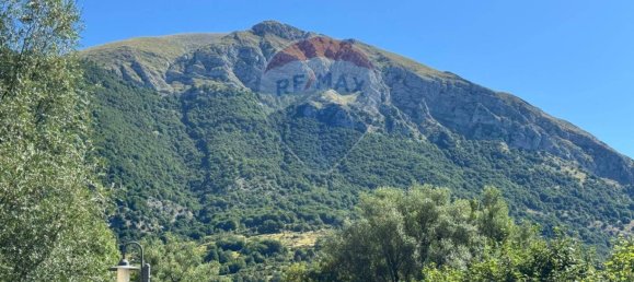 2 bedrooms Apartment in Opi, Italy No. 268133 4