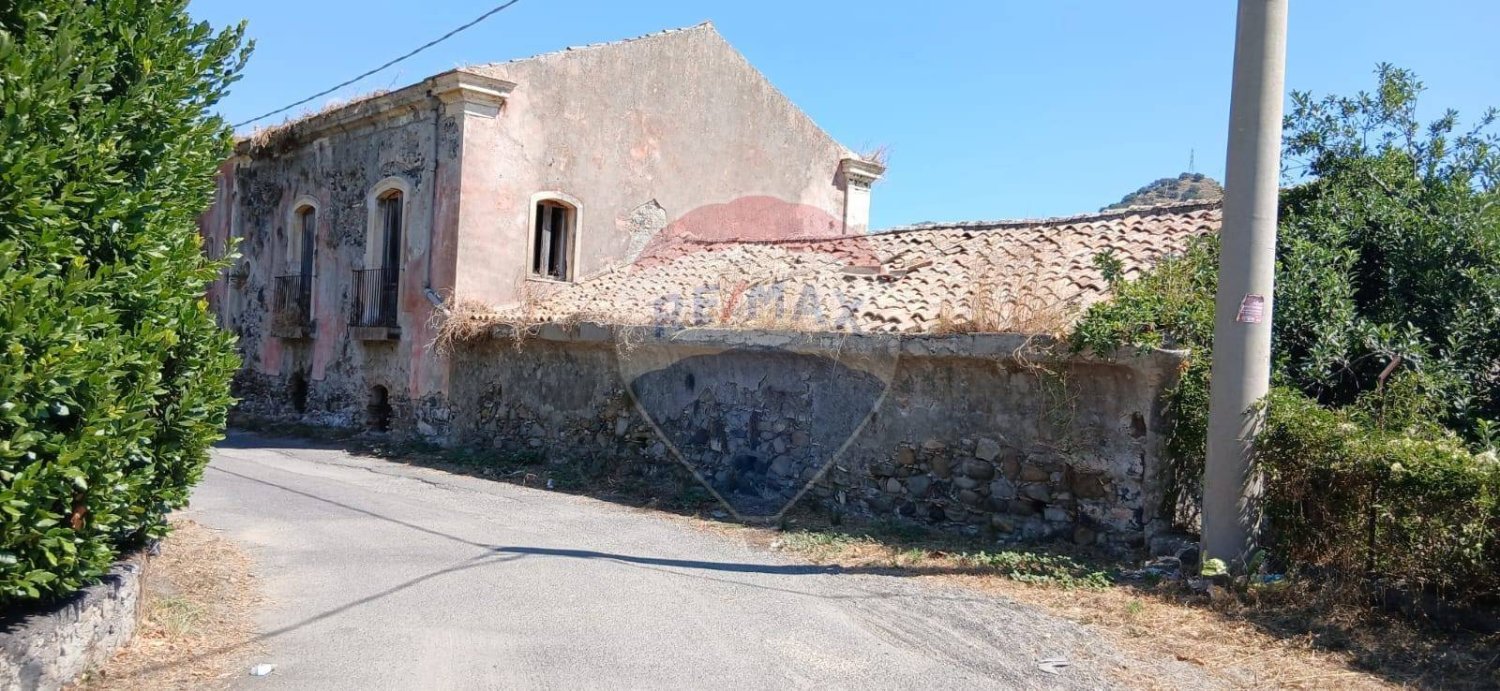 Casa de 5 habitaciónes en Calatabiano, Italy No. 288815
