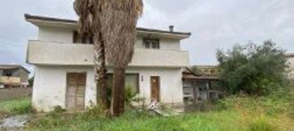 Дом с 6 комнатами в Априлия, Италия № 98637 5