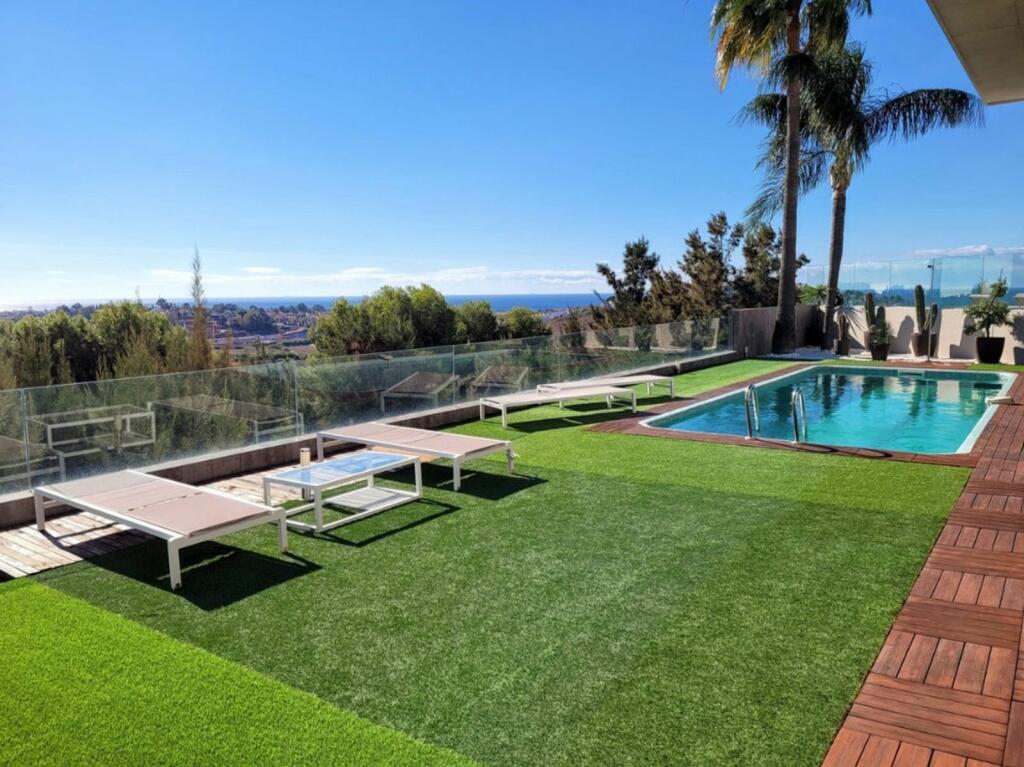 Вилла с 4 спальнями в Бенахавис, Испания № 44415