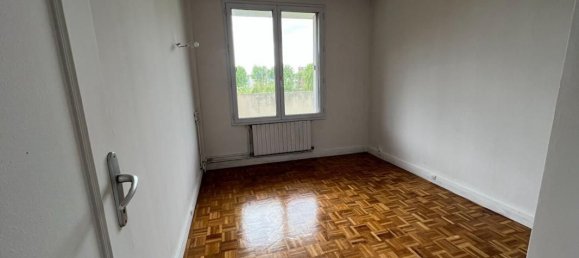 Apartamento de 2 dormitorios en Bondy, France No. 183078 5