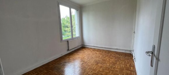 Apartamento de 2 dormitorios en Bondy, France No. 183078 4