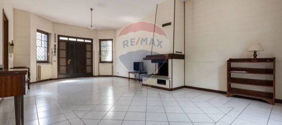 6 rooms House in Gallarate, Italy No. 312014 5