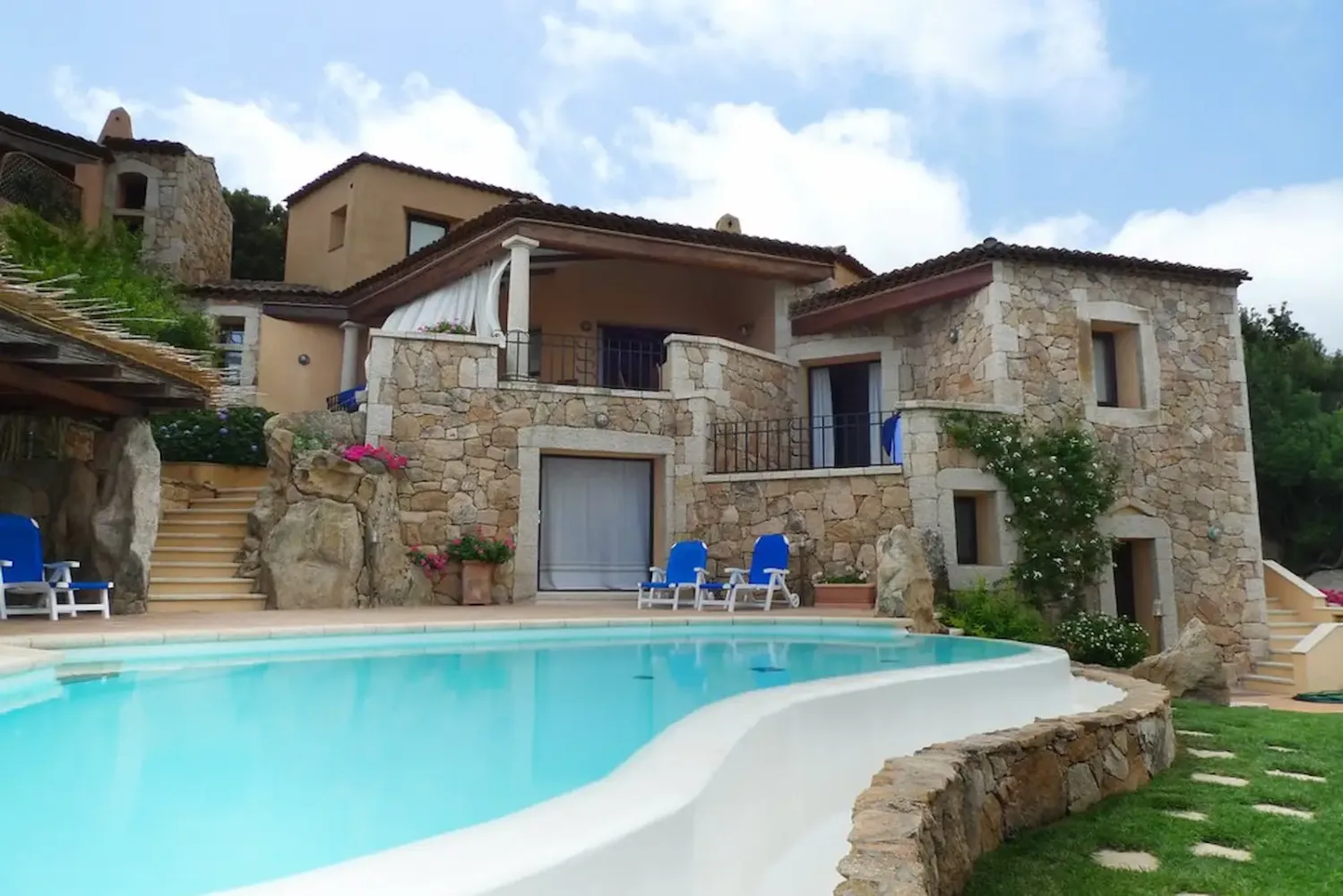 Villa de 3 dormitorios en Arzachena, Italy No. 366017