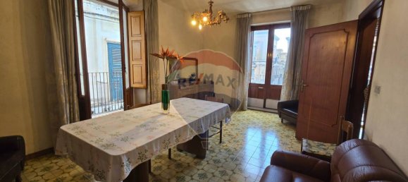 3 bedrooms House in Giarre, Italy No. 370026 2