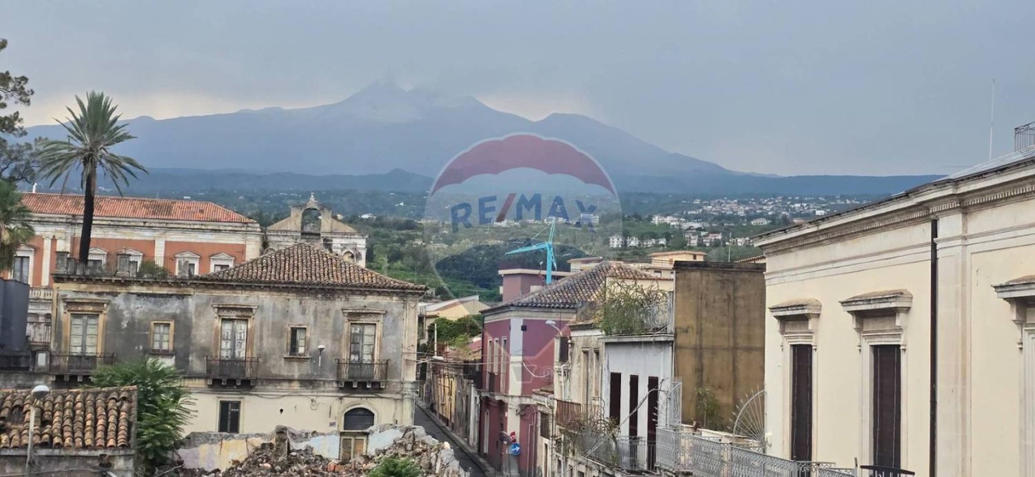 3 bedrooms House in Giarre, Italy No. 370026