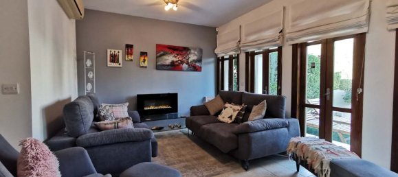 4 bedrooms House in Paphos, Cyprus No. 9649 3