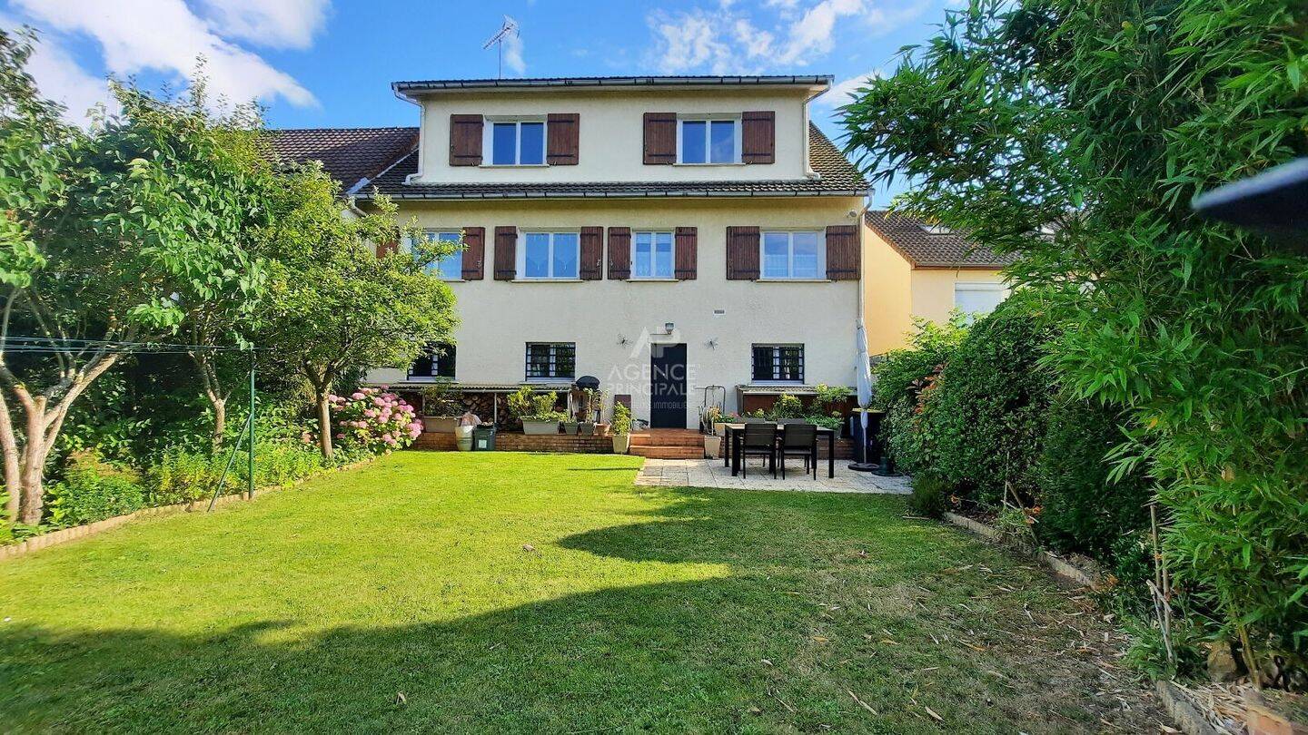 Casa de 6 dormitorios en Osny, France No. 144001