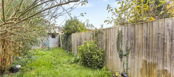 2 bedrooms House in Egham, United Kingdom No. 8646 5