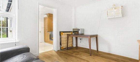 2 bedrooms House in Egham, United Kingdom No. 8646 11