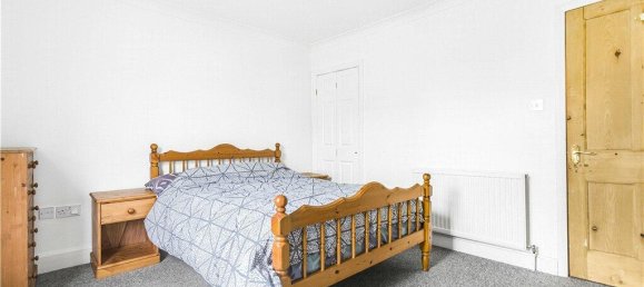 2 bedrooms House in Egham, United Kingdom No. 8646 8