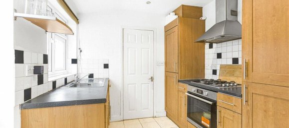 2 bedrooms House in Egham, United Kingdom No. 8646 2