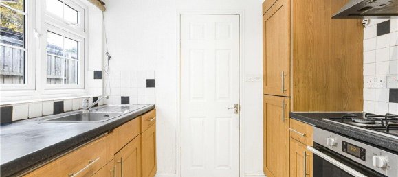 2 bedrooms House in Egham, United Kingdom No. 8646 6